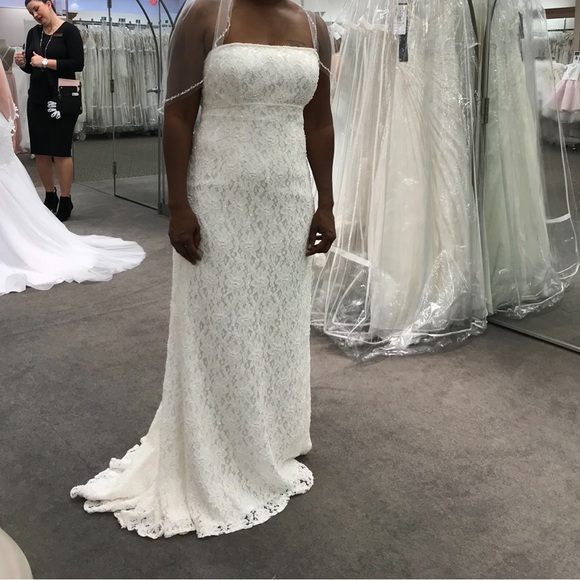 David's Bridal Beaded Lace Sheath Wedding Gown w/Embroidery Waist - Picture 11 of 11